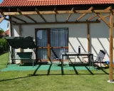 Jak zbudować pergolę z drutu? Tani i nowoczesny projekt DIY.
