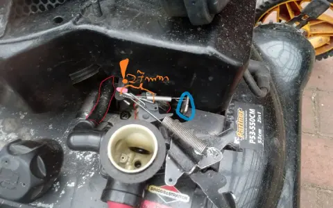 Wymiana sprężyny szarpaka Briggs & Stratton: Poradnik krok po kroku