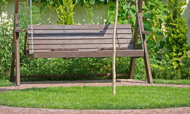 Huśtawka z kantówek: Wymiary, budowa DIY i bezpieczeństwo