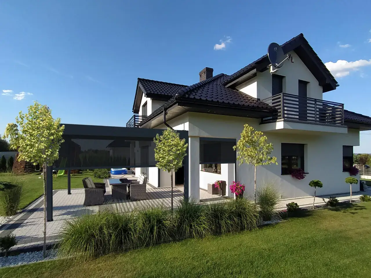 Ogród nowoczesny przed domem